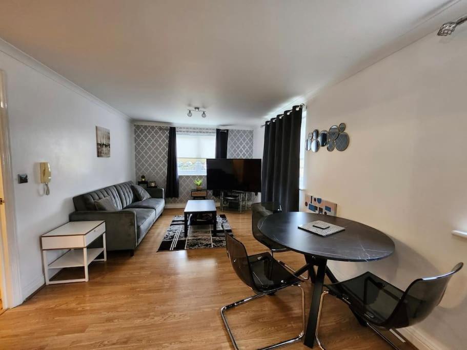 Rgm Hatfield 2 Bedroom Apartment ภายนอก รูปภาพ